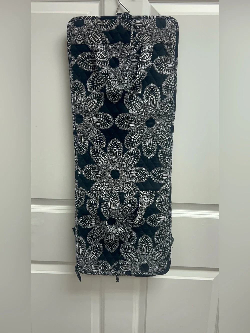 Vera Bradley hanging travel organizer in Blanco Bouquet